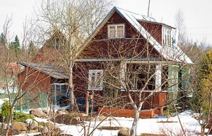 Дачный дом после зимы