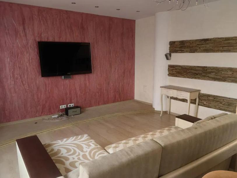 Квартира, 3-кімн., Харьков, Гагарина метро , Аэрокосмический просп. (Гагарина проспект)