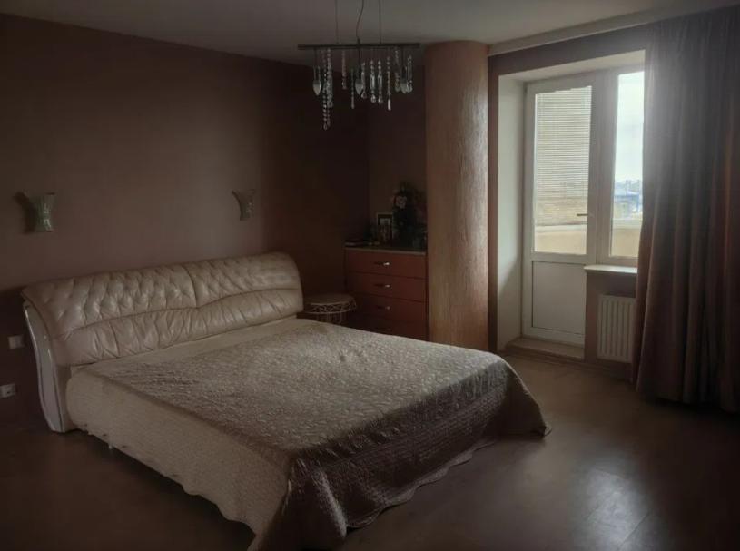 Квартира, 3-кімн., Харьков, Гагарина метро , Аэрокосмический просп. (Гагарина проспект)