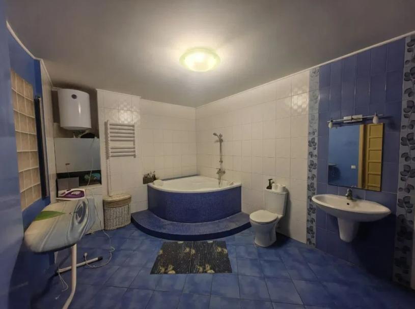 Квартира, 3-кімн., Харьков, Гагарина метро , Аэрокосмический просп. (Гагарина проспект)