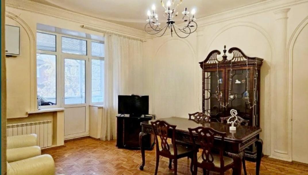 Квартира, 3-кімн., Харьков, Госпром, Юры Зойфера (Анри Барбюса)