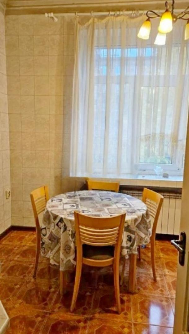 Квартира, 3-кімн., Харьков, Госпром, Юры Зойфера (Анри Барбюса)