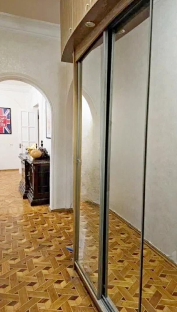 Квартира, 3-кімн., Харьков, Госпром, Юры Зойфера (Анри Барбюса)