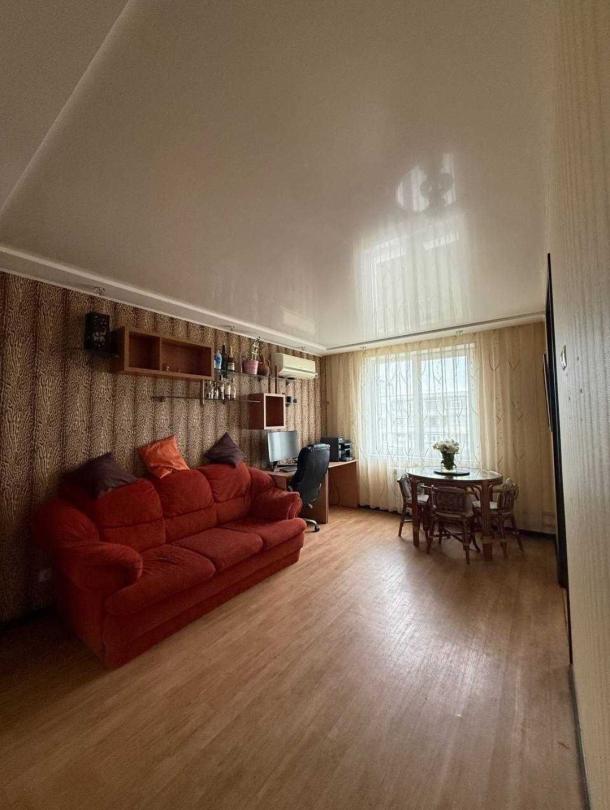 Квартира, 3-кімн., Харьков, 533м/р, Светлая