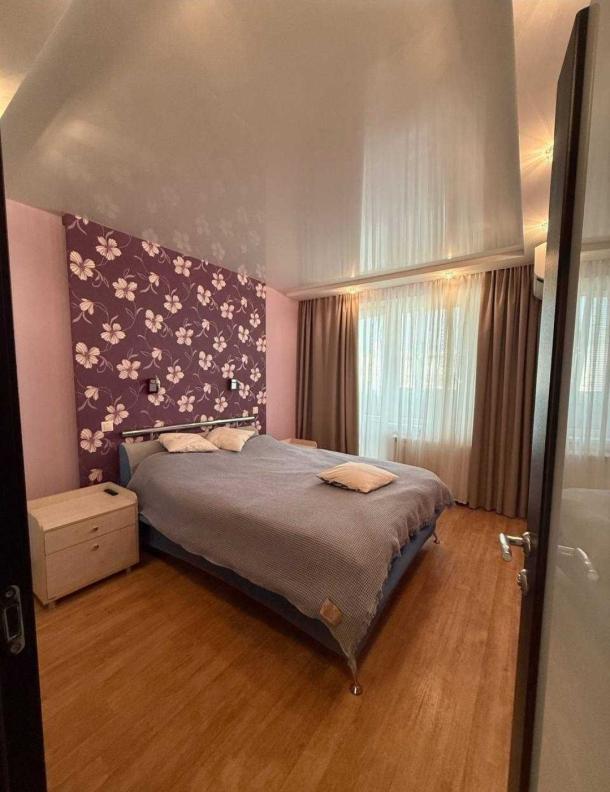 Квартира, 3-кімн., Харьков, 533м/р, Светлая