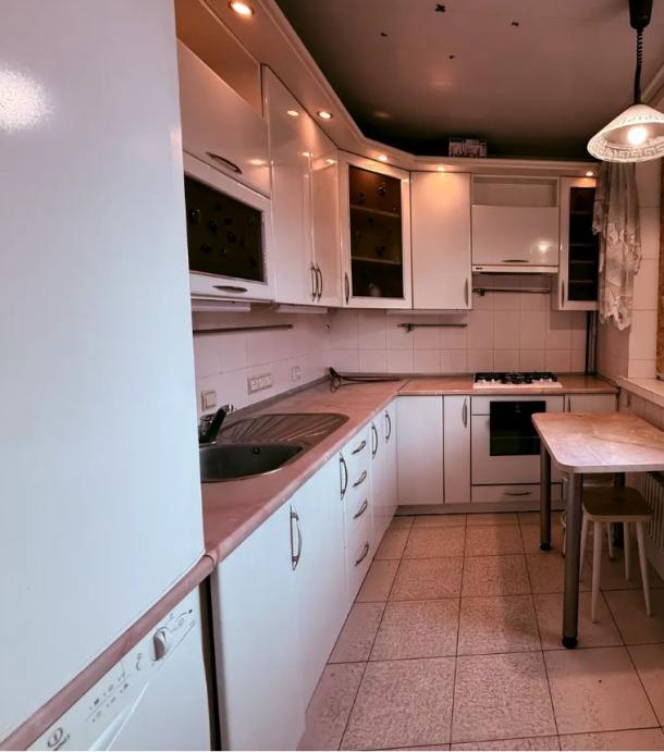 Квартира, 4-кімн., Харьков, 1 Северная Салтовка, Родниковая (Красного милиционера, Кирова)