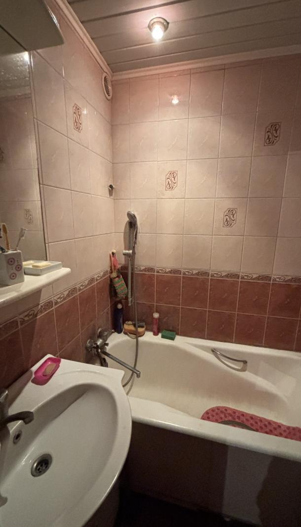 Квартира, 3-кімн., Харьков, Рогань жилмассив, 92-й бригады (Грицевца)