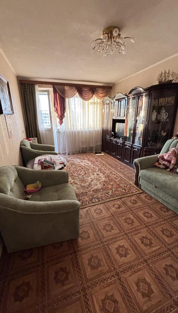 Квартира, 3-кімн., Харьков, Рогань жилмассив, 92-й бригады (Грицевца)