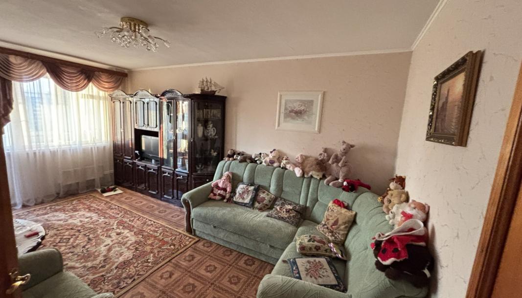 Квартира, 3-кімн., Харьков, Рогань жилмассив, 92-й бригады (Грицевца)