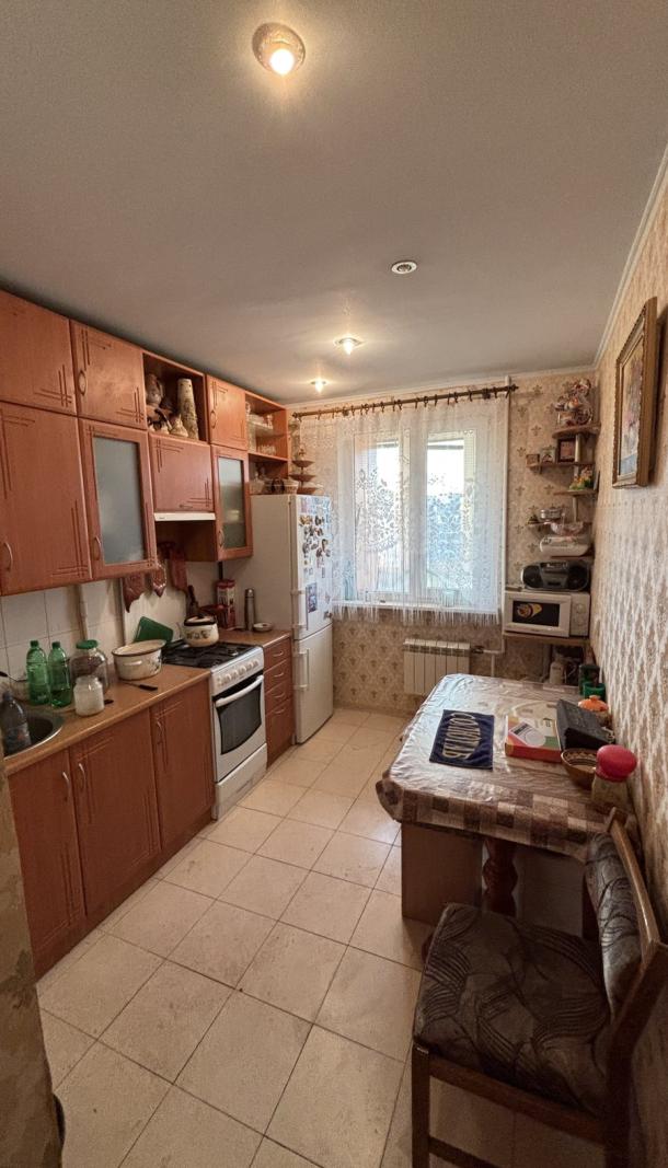 Квартира, 3-кімн., Харьков, Рогань жилмассив, 92-й бригады (Грицевца)