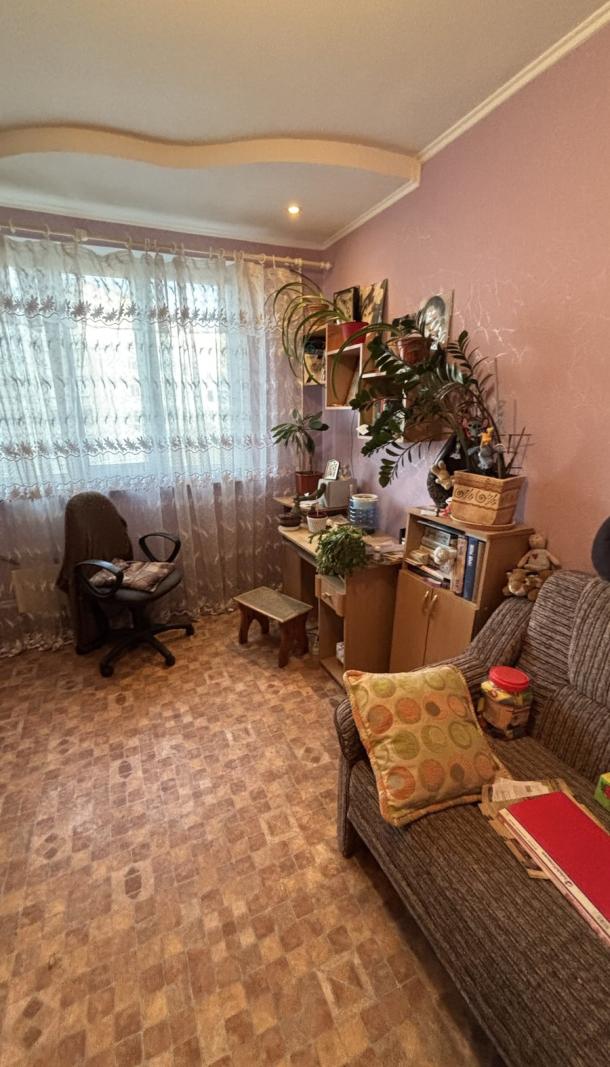 Квартира, 3-кімн., Харьков, Рогань жилмассив, 92-й бригады (Грицевца)