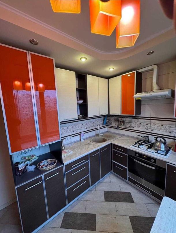 Квартира, 4-кімн., Харьков, 522м/р, Непокоренных (Героев Труда)