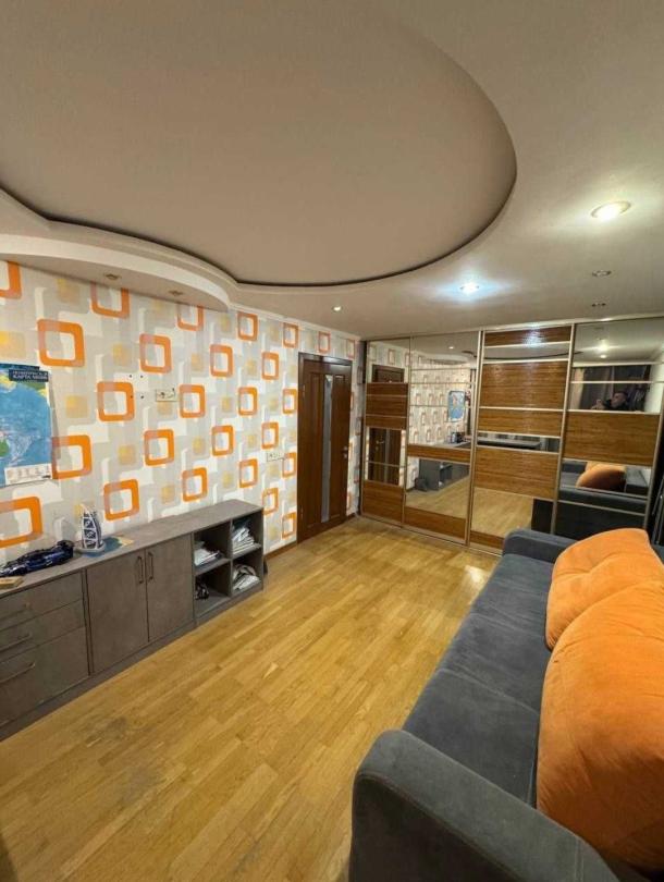 Квартира, 4-кімн., Харьков, 522м/р, Непокоренных (Героев Труда)