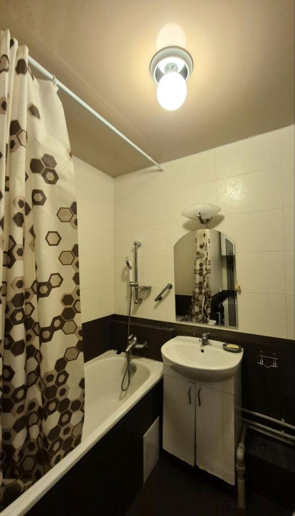 Квартира, 3-кімн., Харьков, Алексеевка, Победы пр.