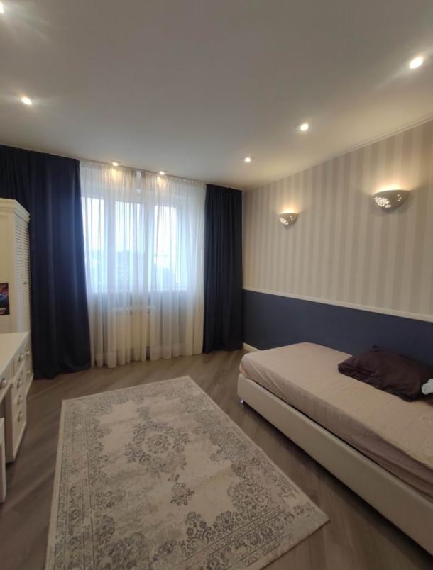 Квартира, 3-кімн., Харьков, Защитников Украины метро, Сергеевская