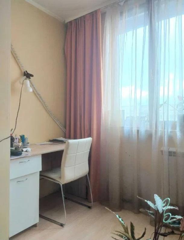 Квартира, 3-кімн., Харьков, Песочин, Квартальная