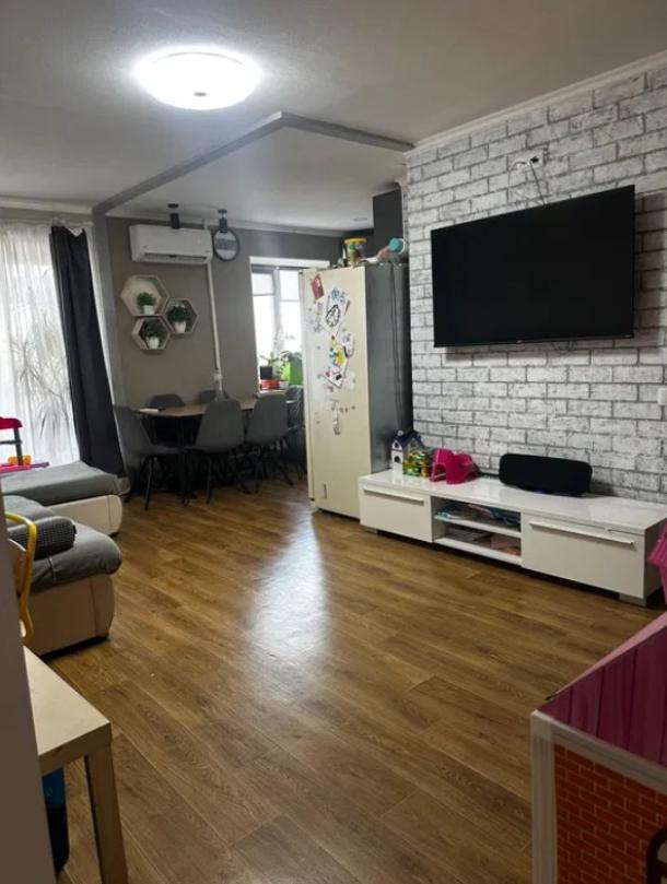 Квартира, 3-кімн., Харьков, Пятихатки, Академика Курчатова проспект