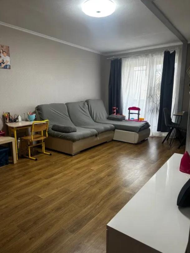 Квартира, 3-кімн., Харьков, Пятихатки, Академика Курчатова проспект