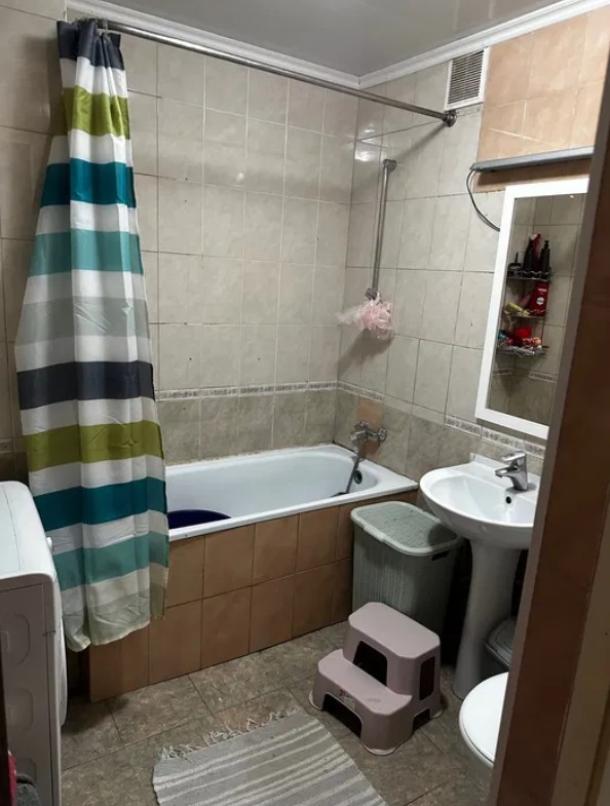 Квартира, 3-кімн., Харьков, Пятихатки, Академика Курчатова проспект