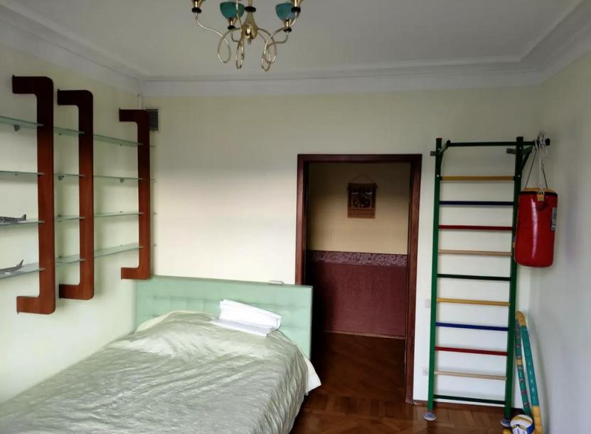 Квартира, 3-кімн., Харьков, Нагорный, Конституции пл.