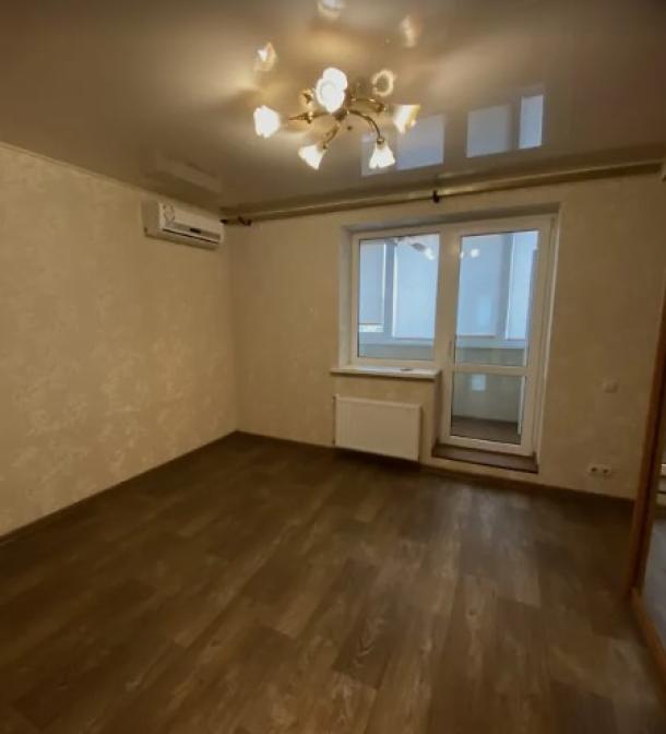 Квартира, 3-кімн., Харьков, Завод Шевченко, Селянская (Совхозная, Пионера)