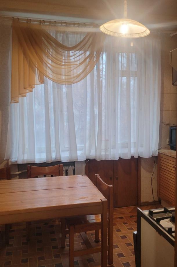 Квартира, 3-кімн., Харьков, Павлово Поле, Александра Олеся (Есенина)