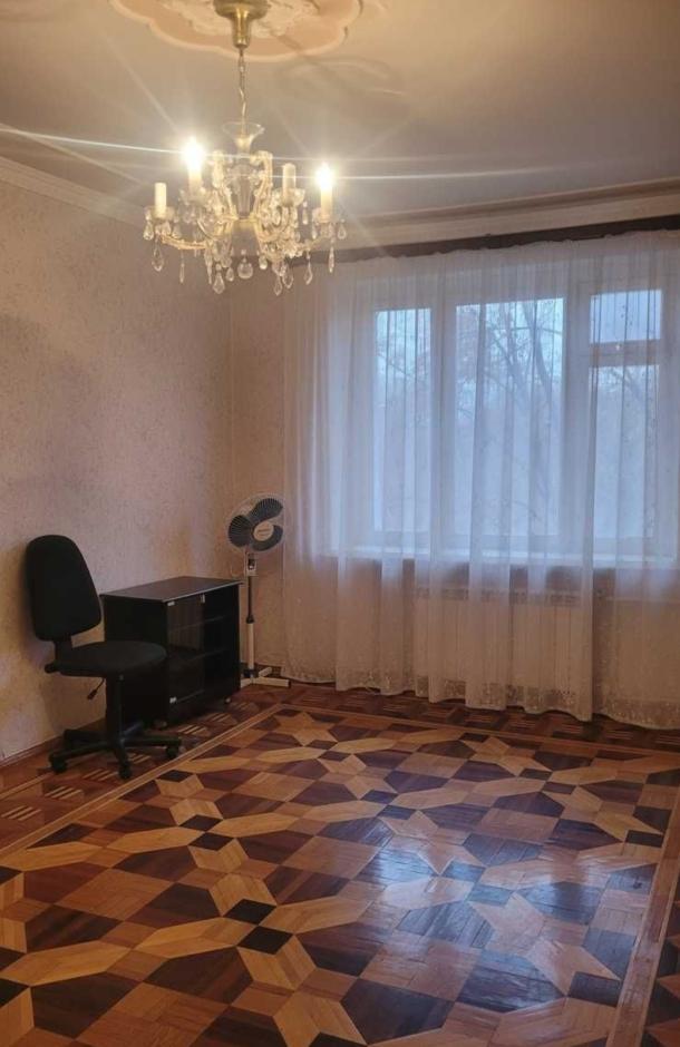 Квартира, 3-кімн., Харьков, Павлово Поле, Александра Олеся (Есенина)