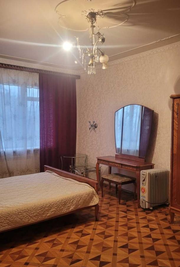 Квартира, 3-кімн., Харьков, Павлово Поле, Александра Олеся (Есенина)