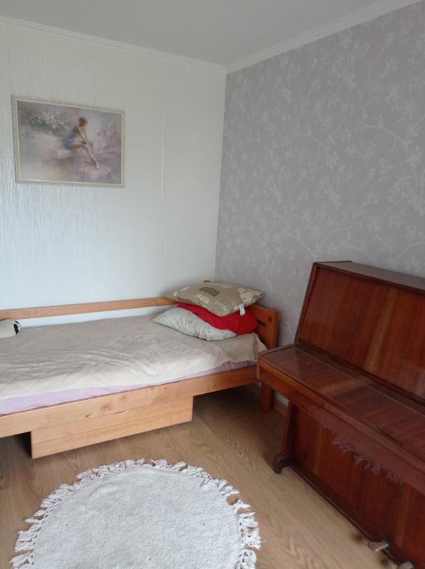 Квартира, 3-кімн., Харьков, Павлово Поле, Александра Олеся (Есенина)