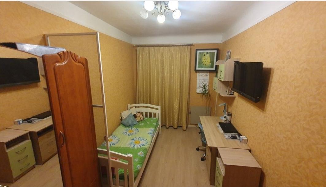 Квартира, 3-кімн., Харьков, Бавария, Ново-Баварский пр.