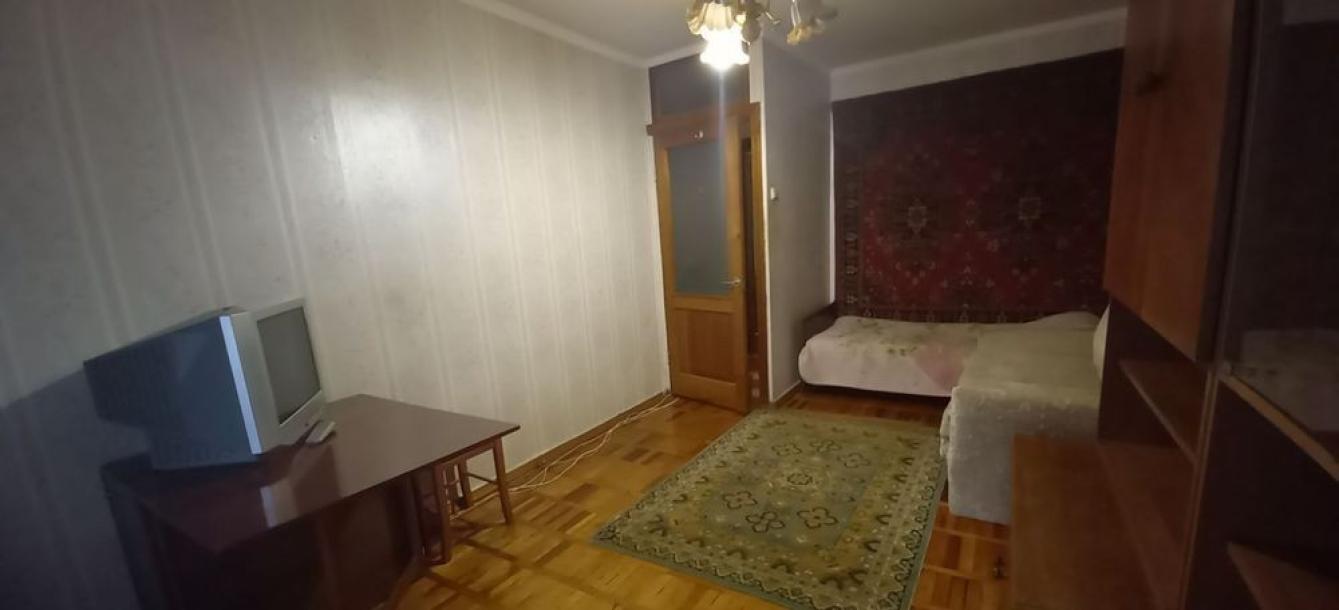 Квартира, 3-кімн., Харьков, Залютино, Борзенко