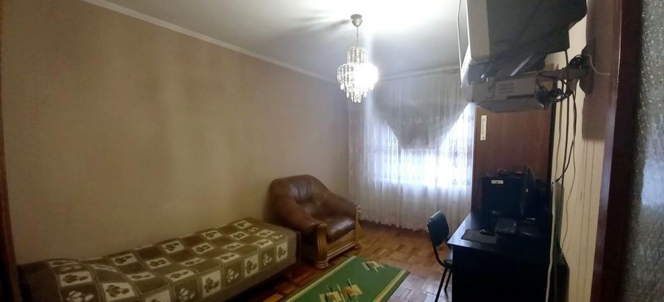 Квартира, 3-кімн., Харьков, Залютино, Борзенко