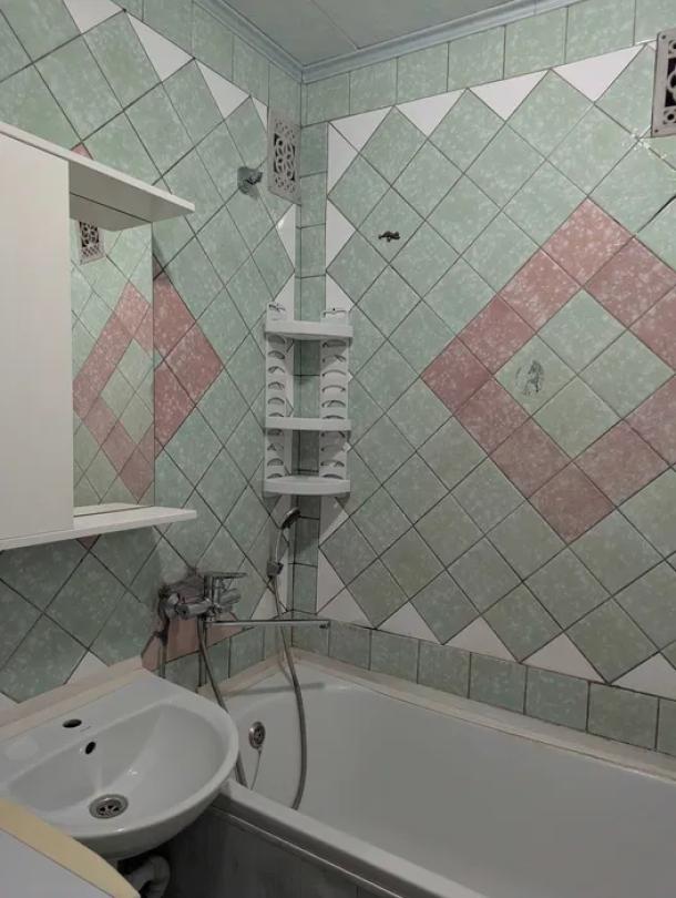 Квартира, 3-кімн., Харьков, Залютино, Старопрудная