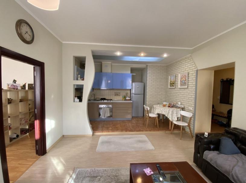 Квартира, 3-кімн., Харьков, Центр, Куликовский спуск (Революции ул.)