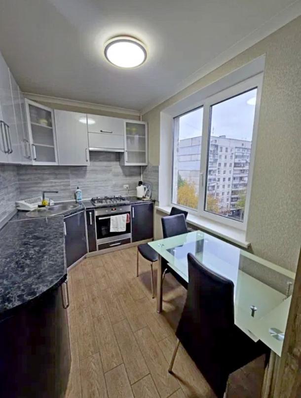 Квартира, 3-кімн., Харьков, 520м/р, Академика Павлова