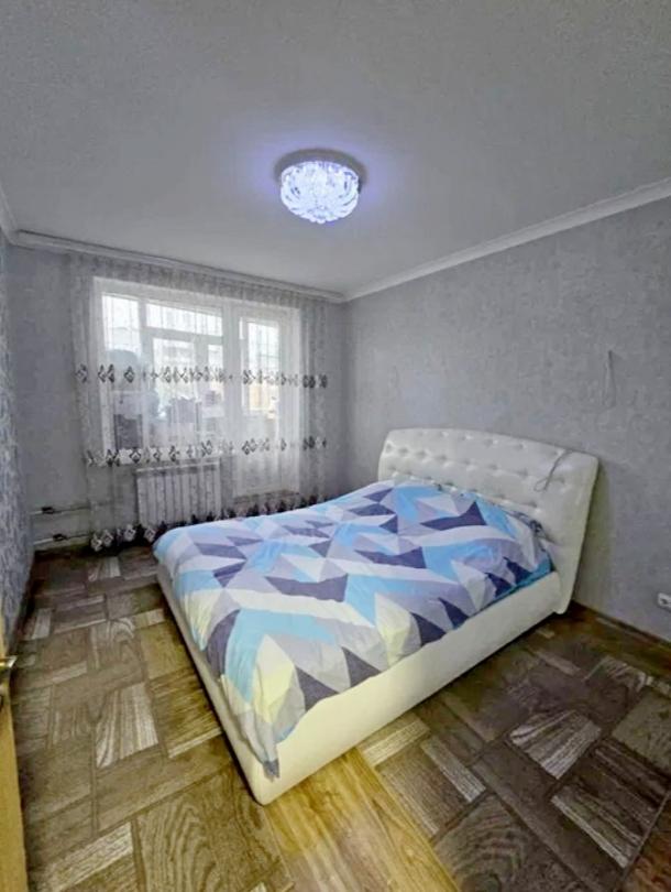 Квартира, 3-кімн., Харьков, 520м/р, Академика Павлова