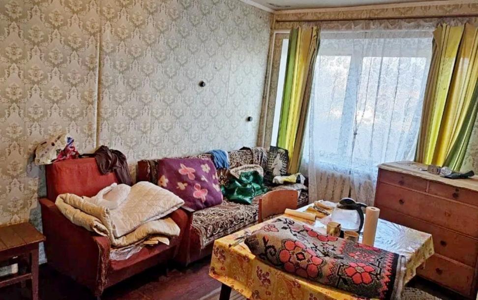 Квартира, 3-кімн., Печенеги, Чугуевский район