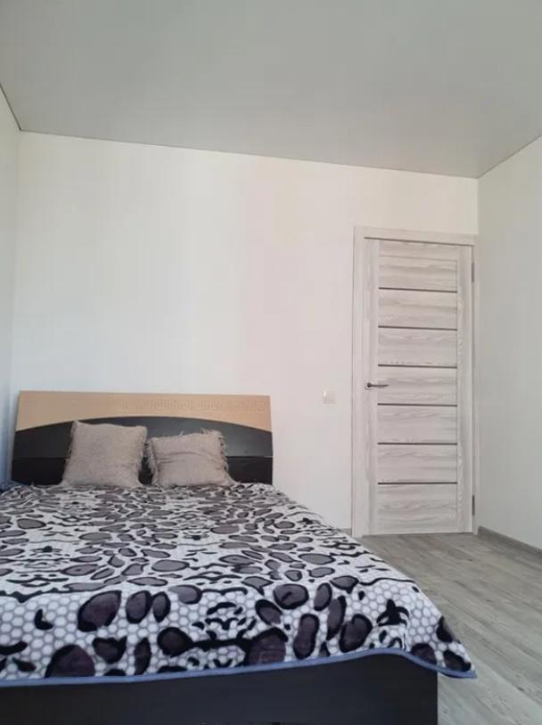 Квартира, 3-кімн., Харьков, 524м/р, Непокоренных (Героев Труда)