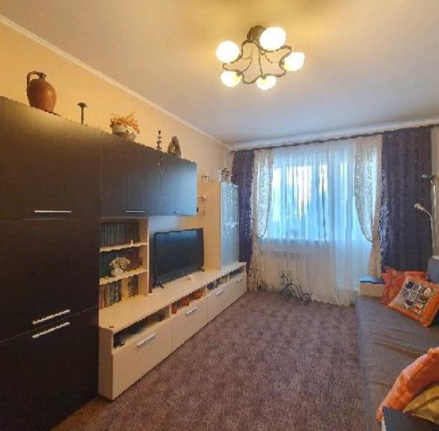 Квартира, 4-кімн., Харьков, 522м/р, Непокоренных (Героев Труда)