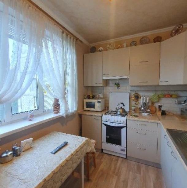 Квартира, 4-кімн., Харьков, 522м/р, Непокоренных (Героев Труда)