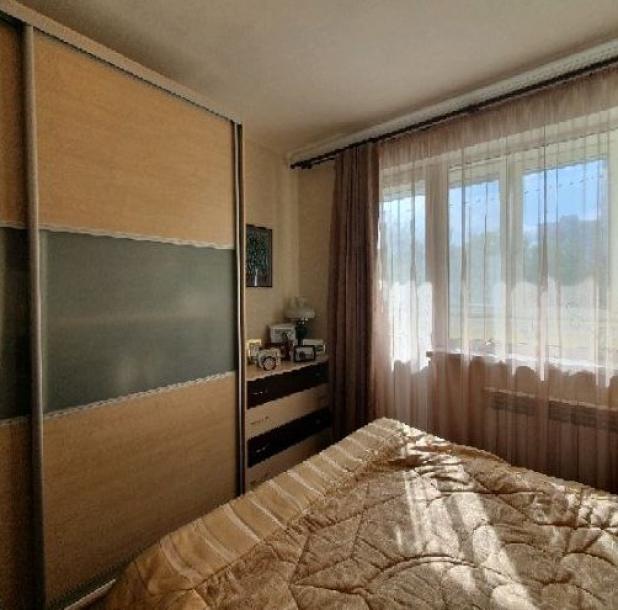 Квартира, 4-кімн., Харьков, 522м/р, Непокоренных (Героев Труда)