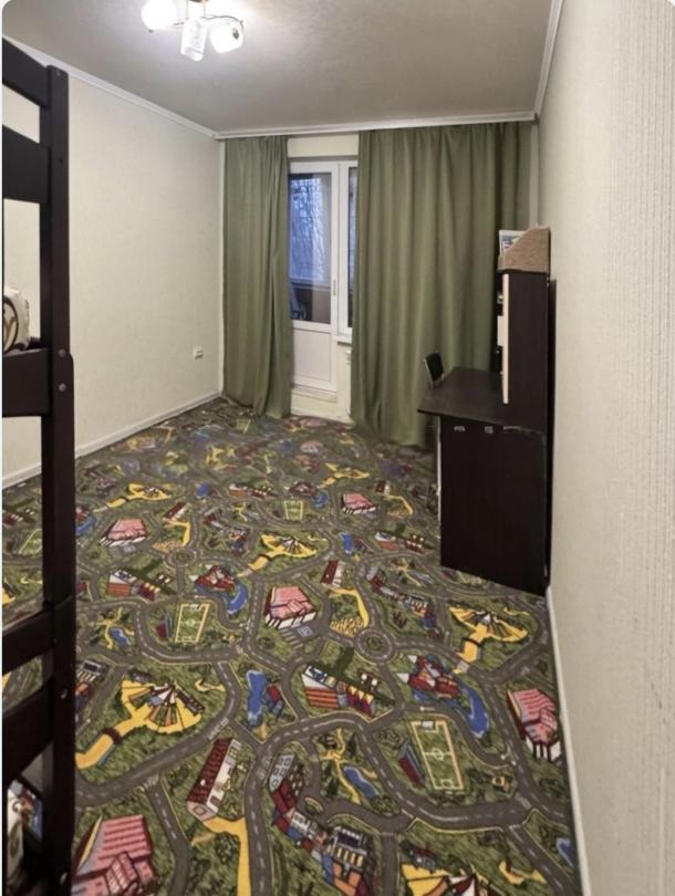 Квартира, 3-кімн., Харьков, 607м/р, Непокоренных (Героев Труда)