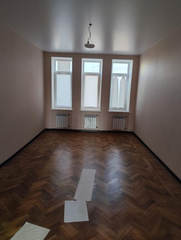 Квартира, 4-кімн., Харьков, Защитников Украины метро, Спартака