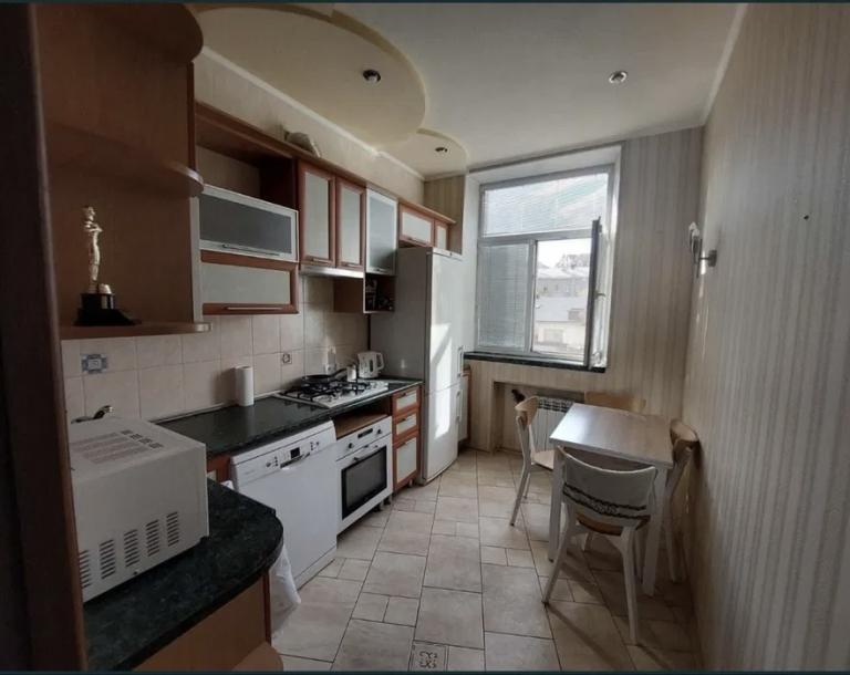 Квартира, 2-кімн., Харьков, Центр, Героев Харькова пр-т