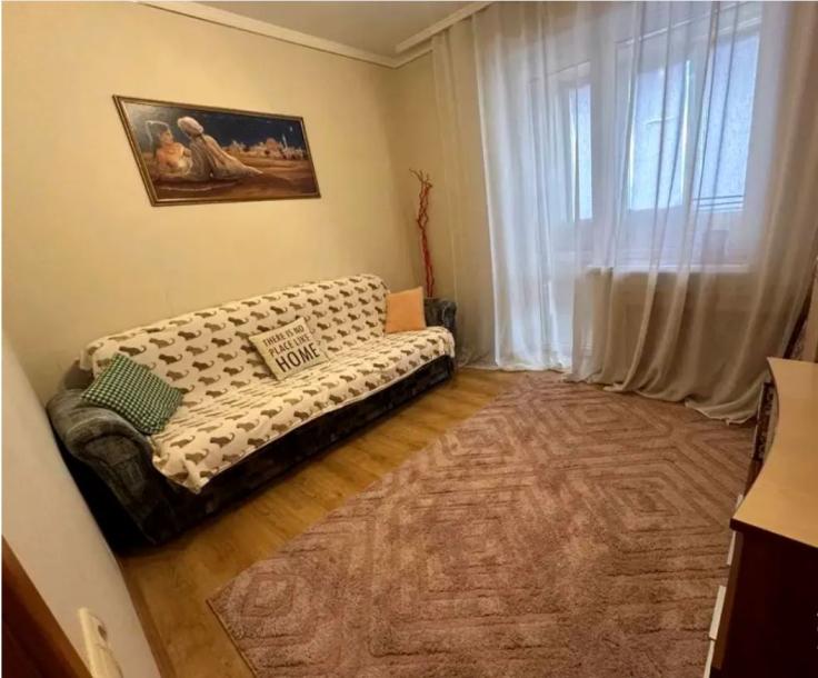 Квартира, 3-кімн., Харьков, 624м/р, Амосова