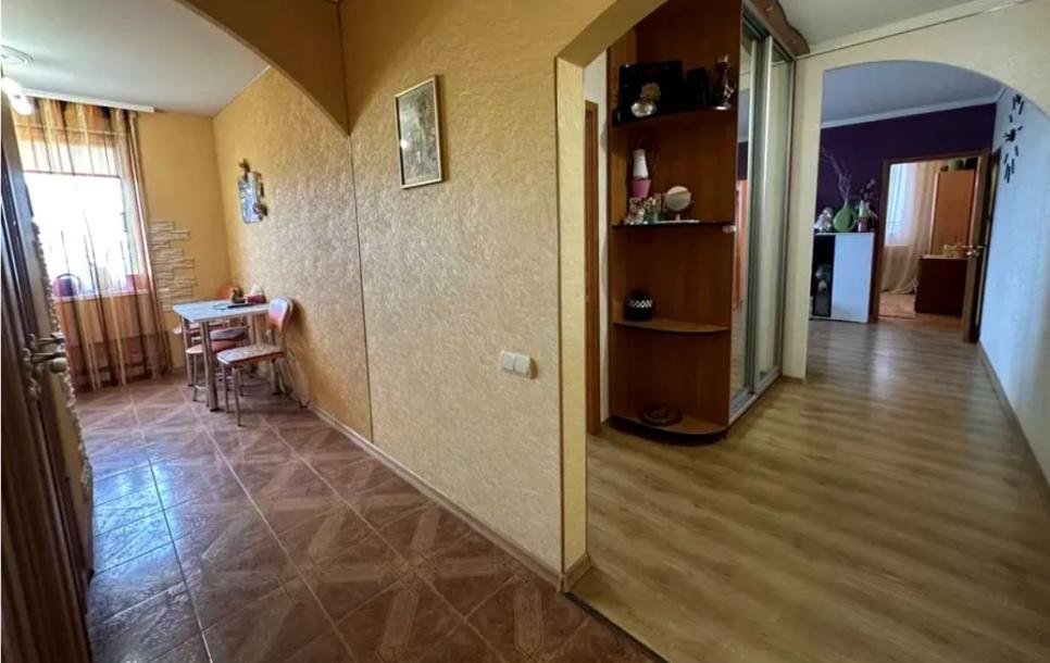 Квартира, 3-кімн., Харьков, 624м/р, Амосова