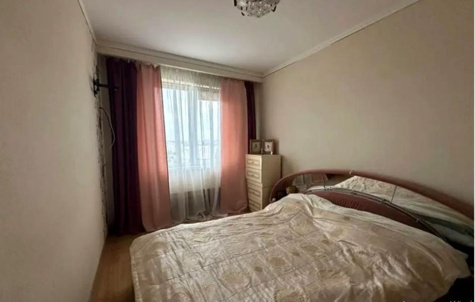 Квартира, 3-кімн., Харьков, 624м/р, Амосова