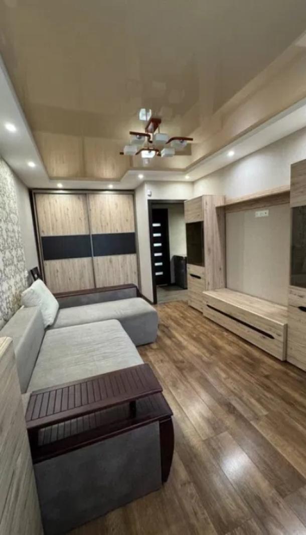 Квартира, 2-кімн., Харьков, 607м/р, Тракторостроителей просп.