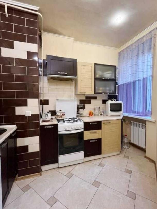 Квартира, 3-кімн., Харьков, Госпром, Культуры (Калинина, Свердлова, Советская Советский 3 пер.)