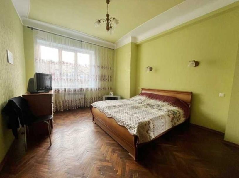 Квартира, 3-кімн., Харьков, Госпром, Культуры (Калинина, Свердлова, Советская Советский 3 пер.)